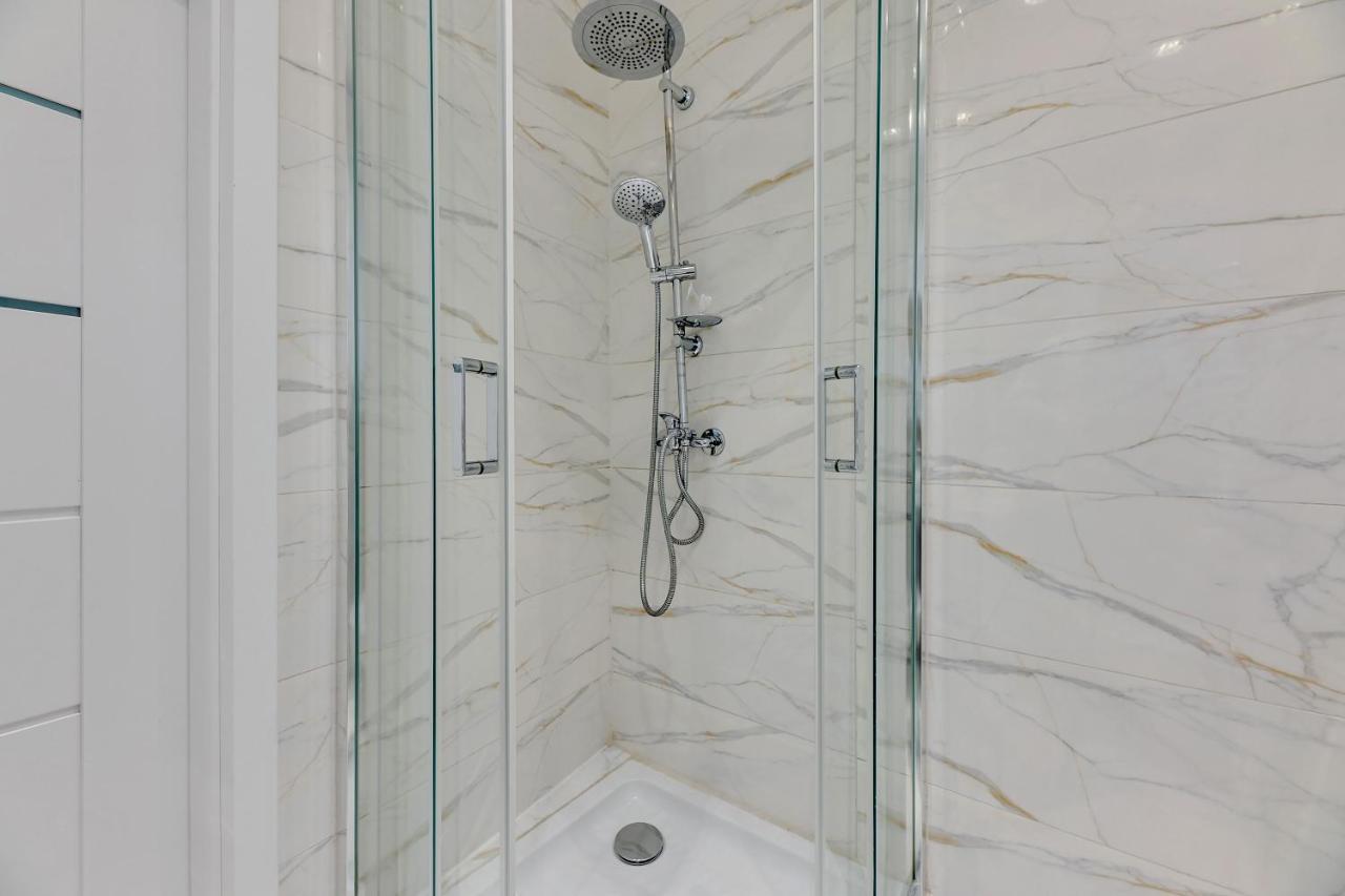 Palermo - Spacious Family 200 M From By Lion Appartamento